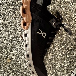 On cloud size 7 pink grey white